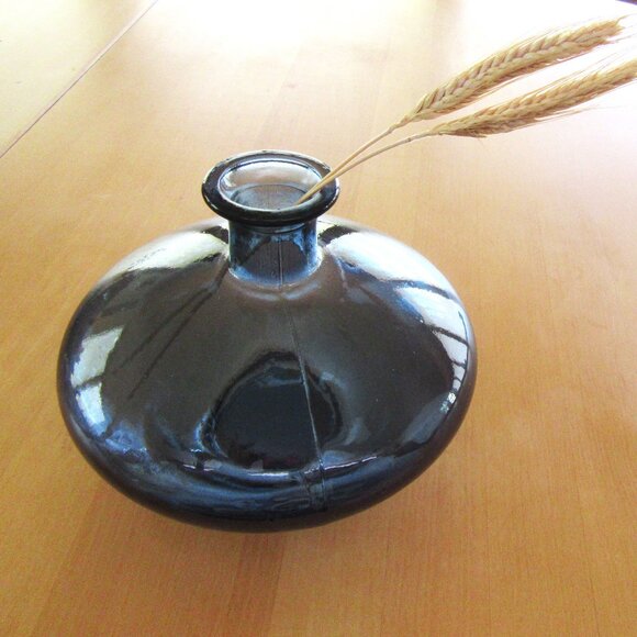 Vintage deep blue glass vase made in Spain 8" x 6" - Picture 4 of 9